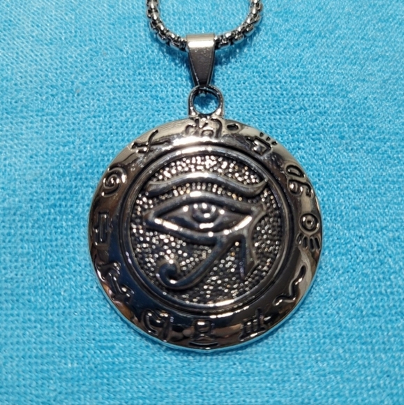 Eye Of Horus Necklace - Picture 4 of 5